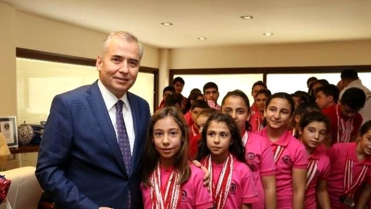 Judocular, Madalya Sevinçlerini Başkan Zolan\'la Paylaştılar