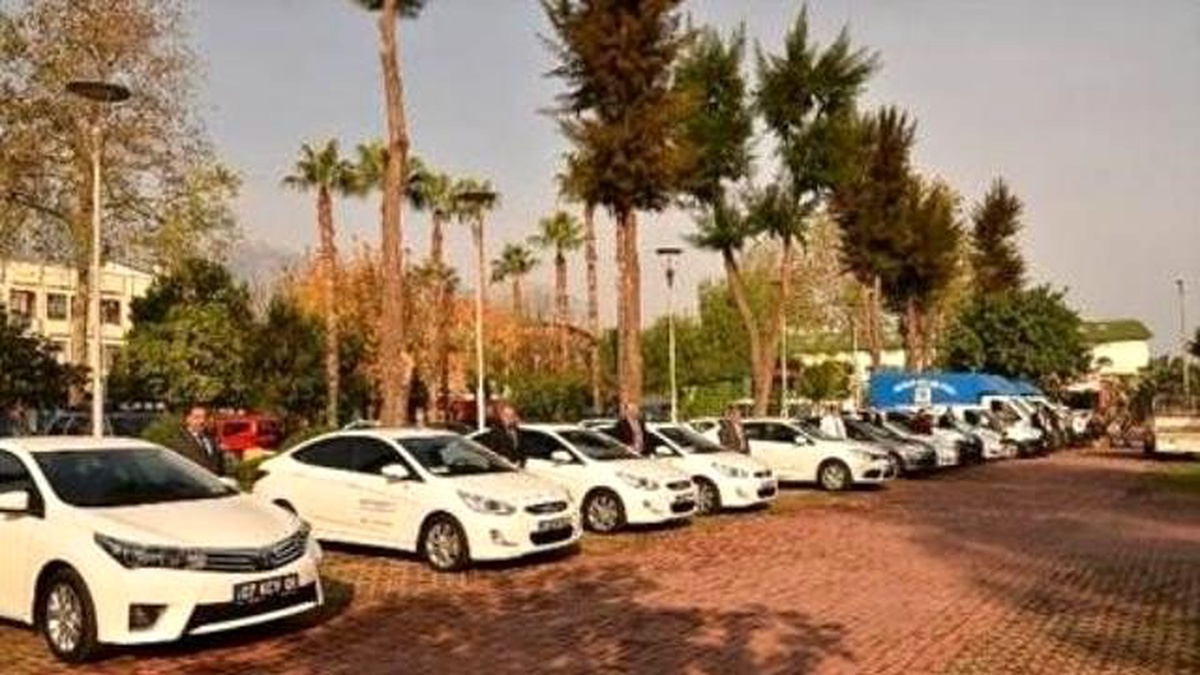 Kemer Belediyesine 14 Hizmet Aracı Alındı