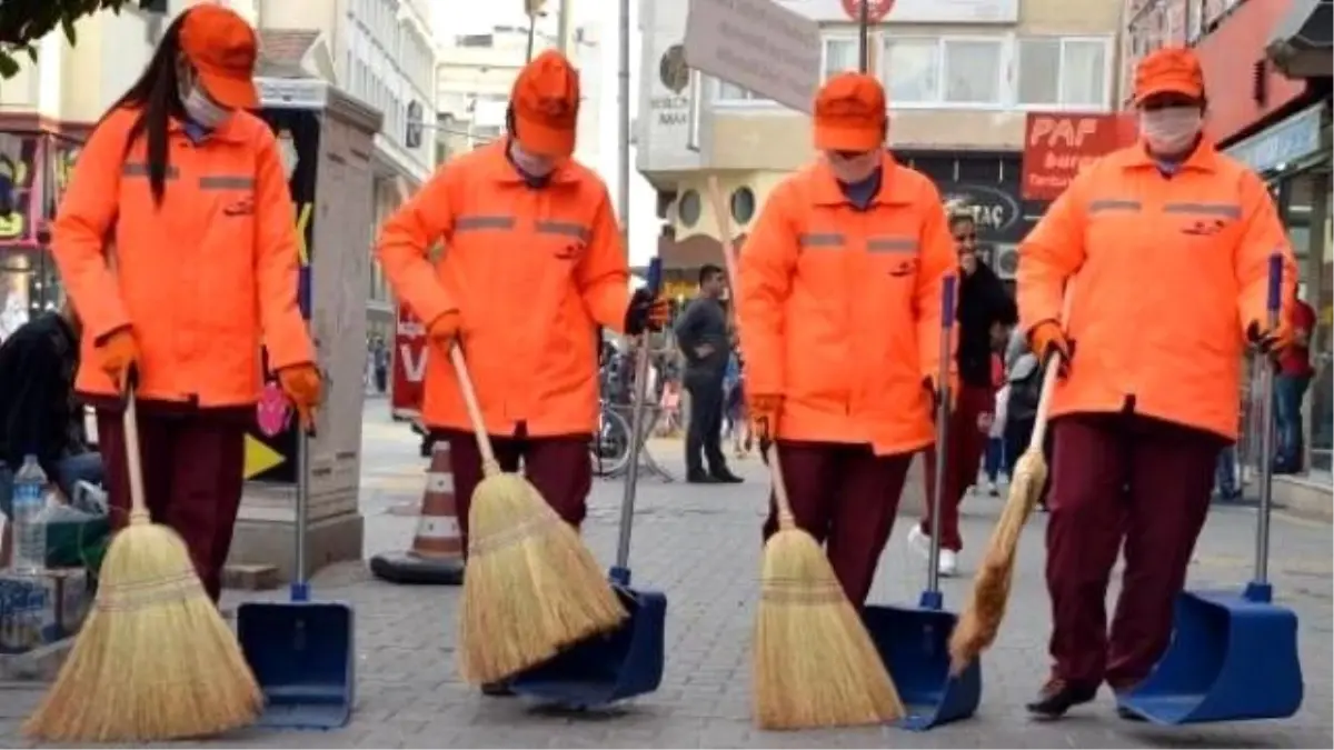 Mersin Sokaklarına Kadın Eli Değdi