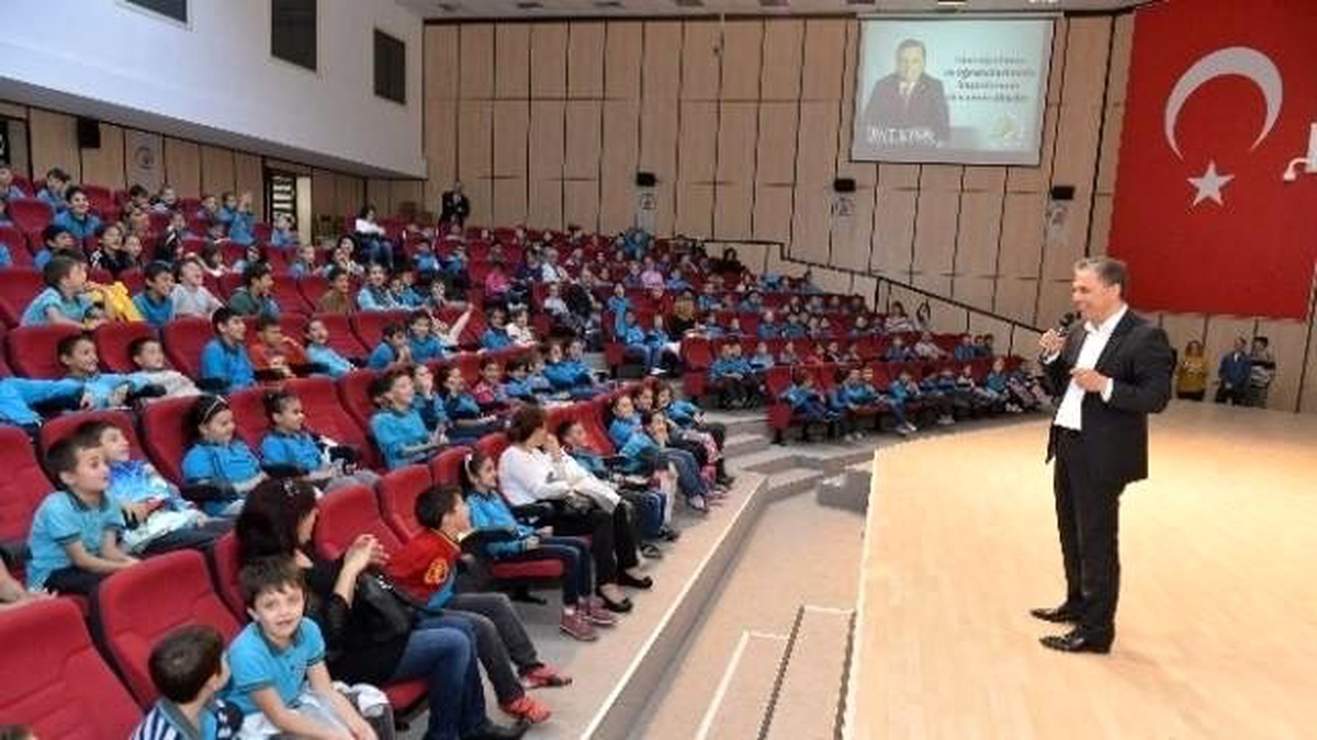Muratpaşa Belediyesi\'nden Çocuklara Tiyatro