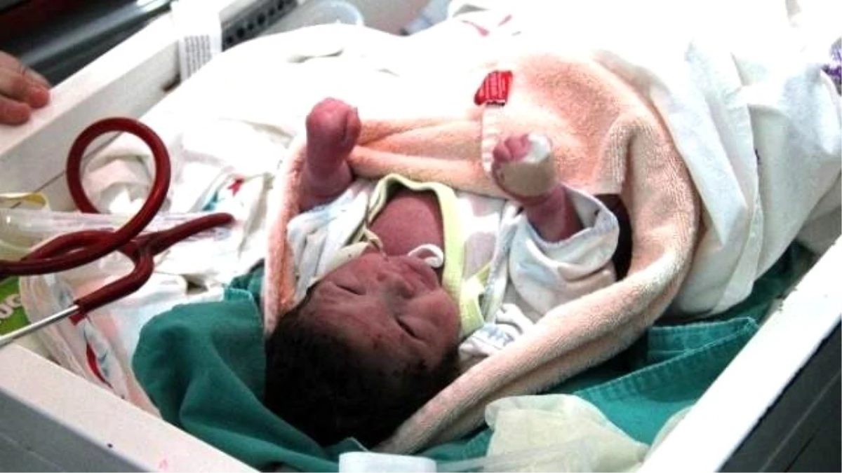 Sarıgöl\'de Yeni Doğan Bebek Çanta İçinde Sokağa Bırakıldı