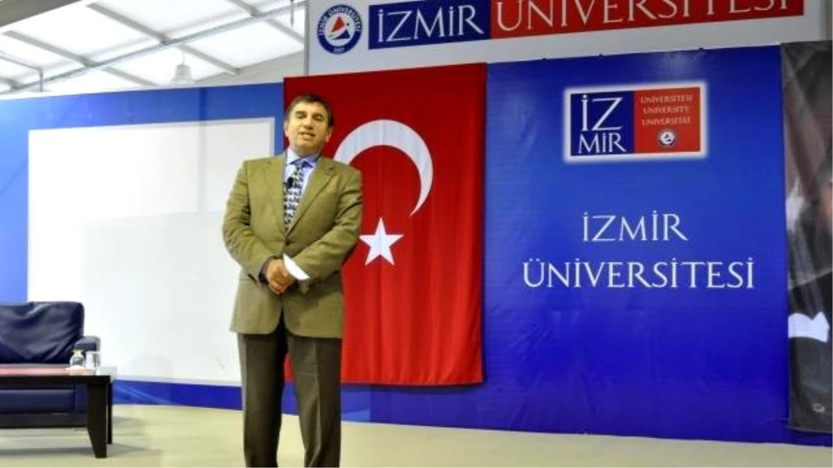 Üstün Dökmen İzmir Üniversitesi Öğrencileri İle Buluştu