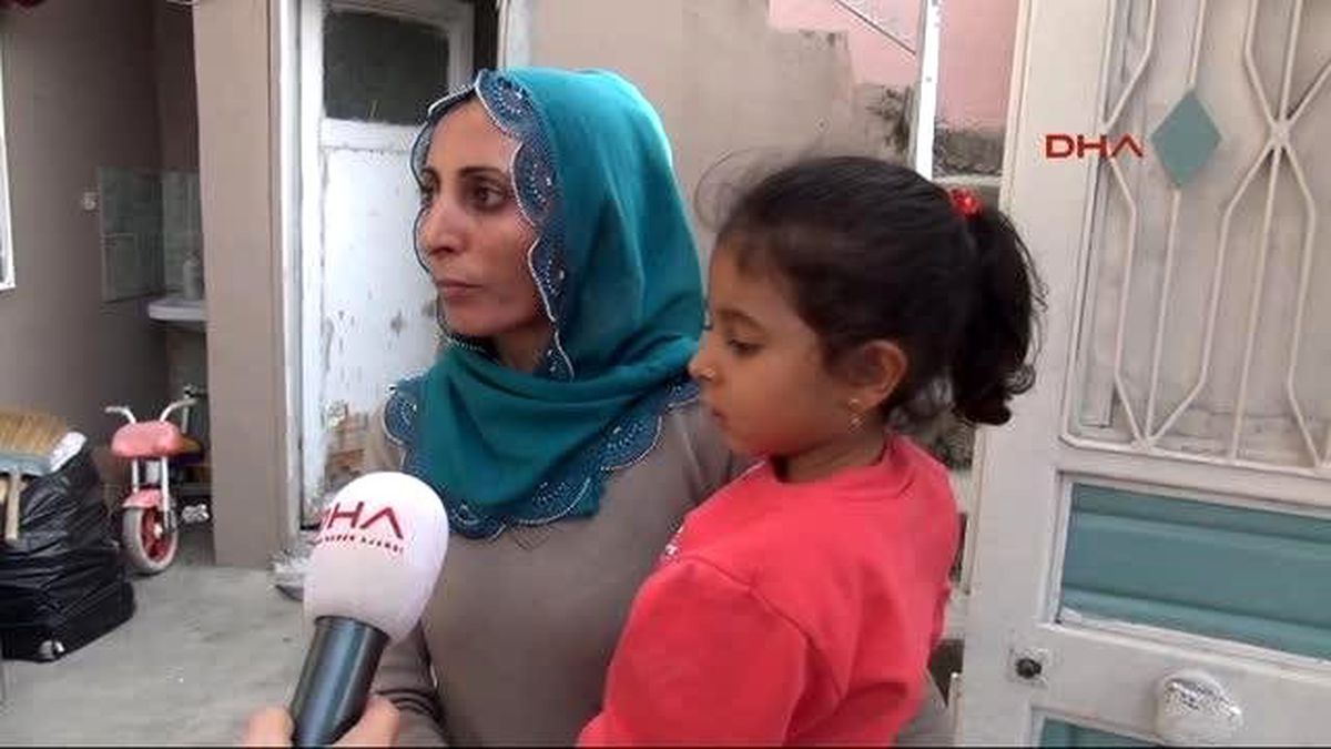 Adana\'da Üfürükçü Kadınlara 5 Bileziğini Kaptırdı