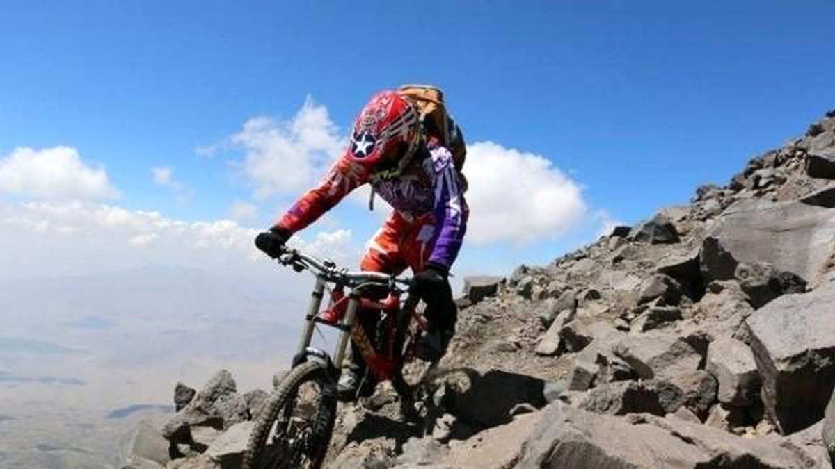Ağrı Dağı\'nın Zirvesinden Bisikletle İnen Kıvılcım\'ın Hedefi Kilimanjaro Dağı