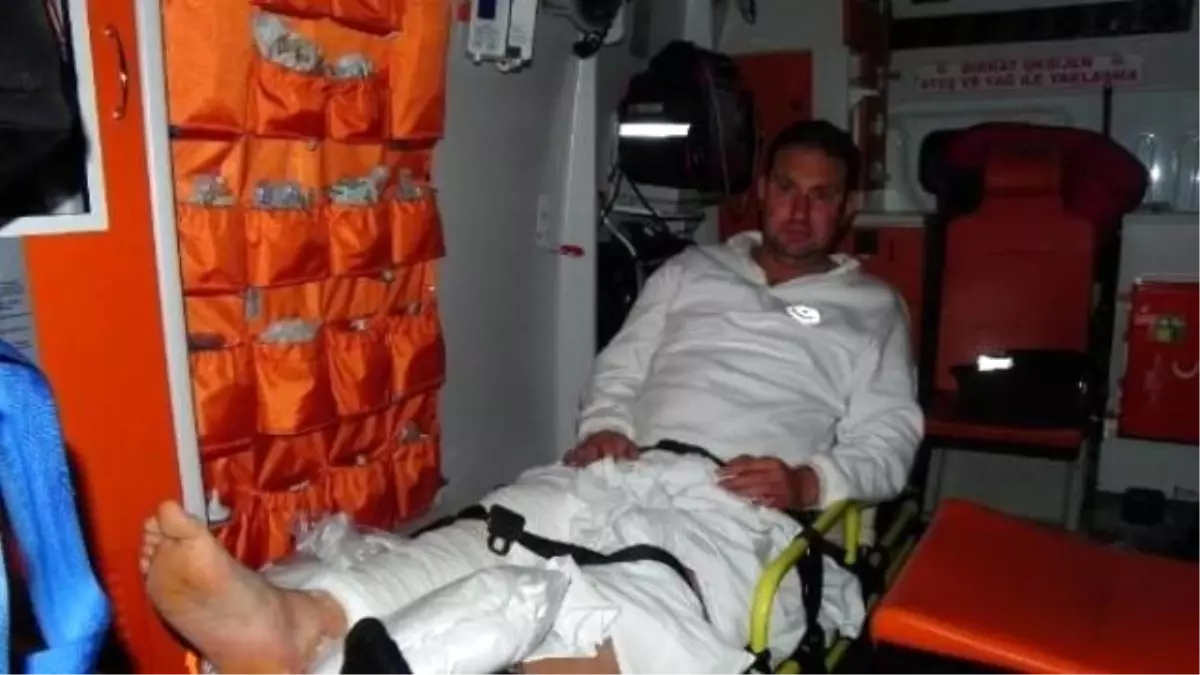 Ambulans Şoförünü 'Yol Vermedi' Diye Dövdüler