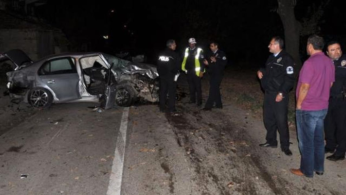 Bursa\'da Trafik Kazası: 1 Ölü, 2 Yaralı