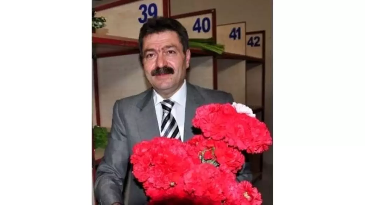 Çiçekçilerde Öğretmenler Günü Heyecanı