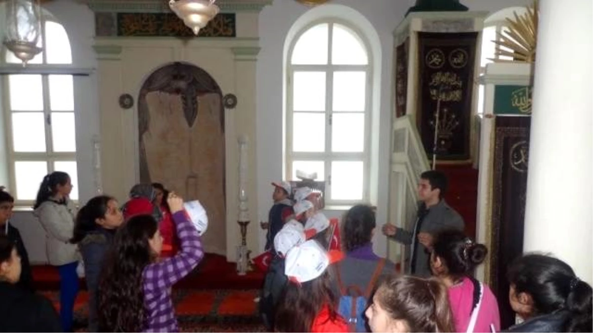 Çocuklar Tarihi Camileri Gezdi