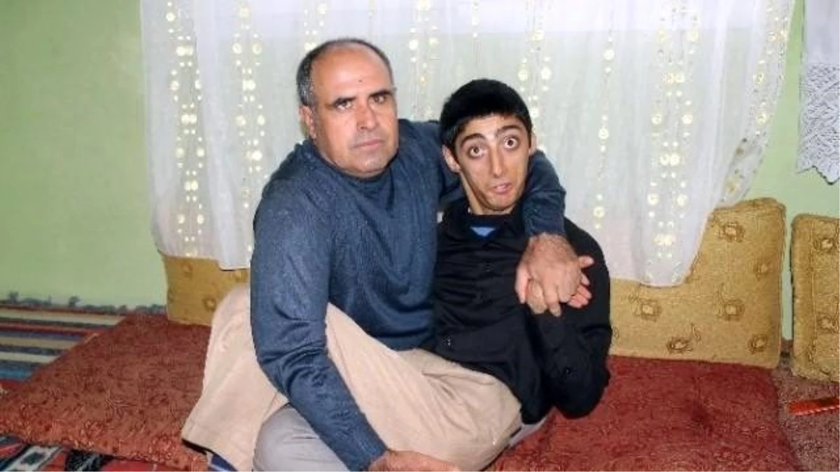 Engelli Abdulhamit\'in Tek İsteği Ailesine Yük Olmamak
