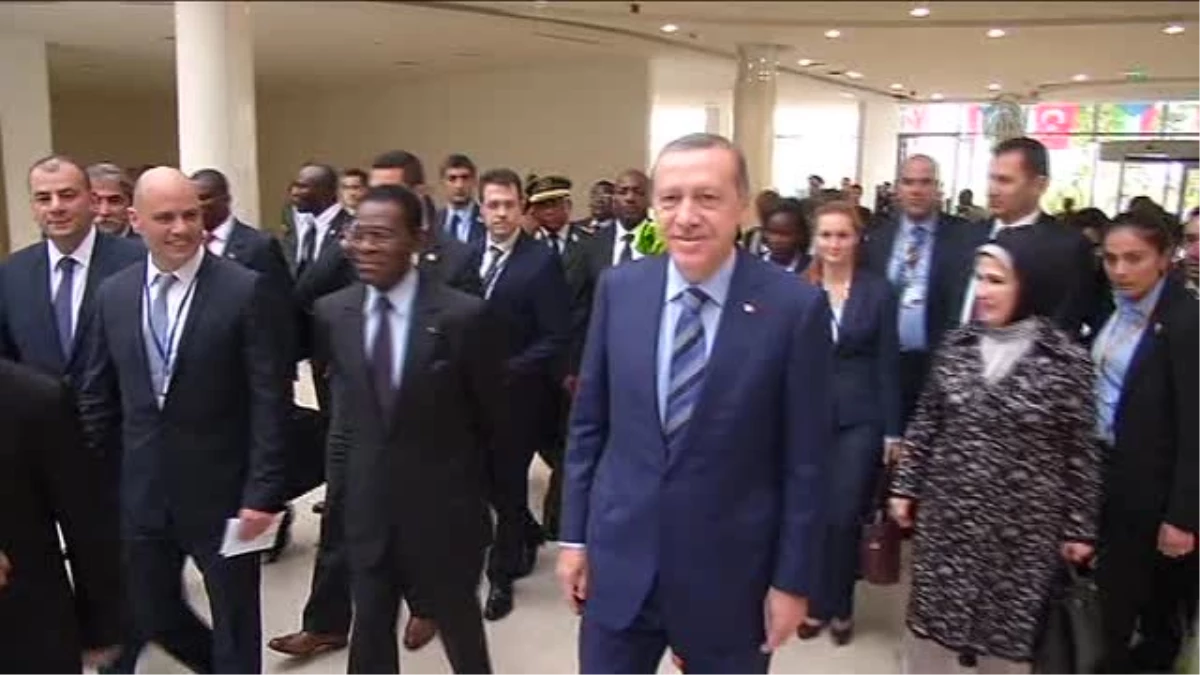 Erdoğan, Sipopo Alışveriş Merkezi Şantiyesini Ziyaret Etti