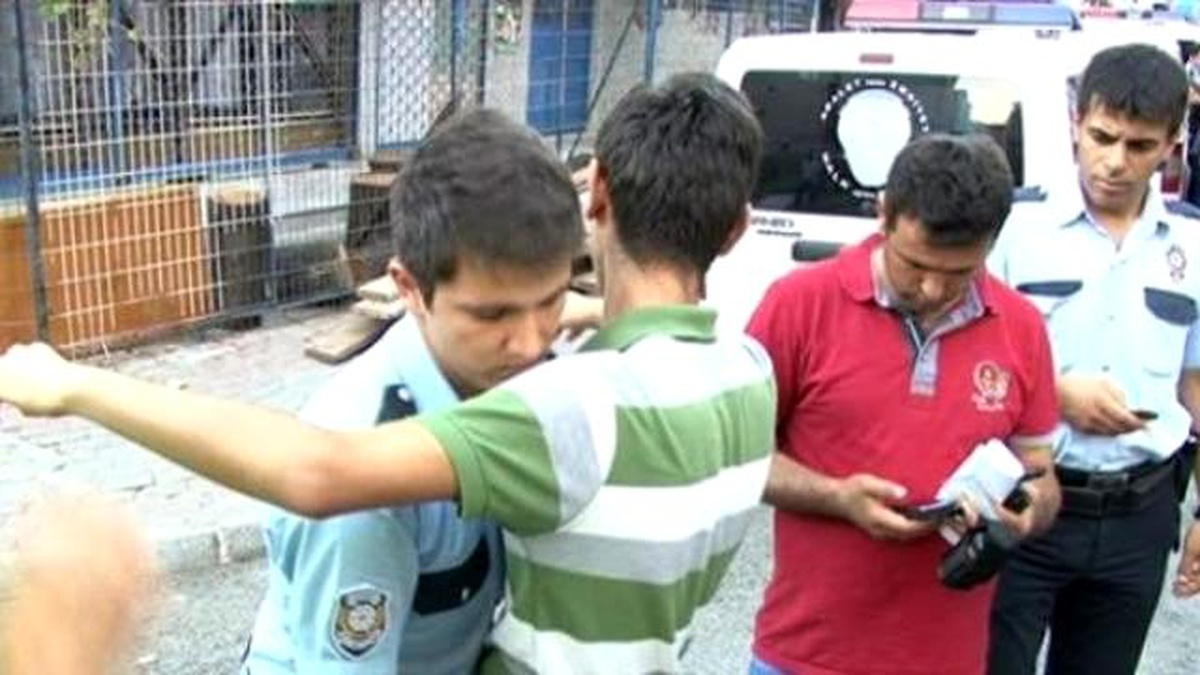 Esenler\'de Polisin Uygulaması Sırasında Ortalık Karıştı