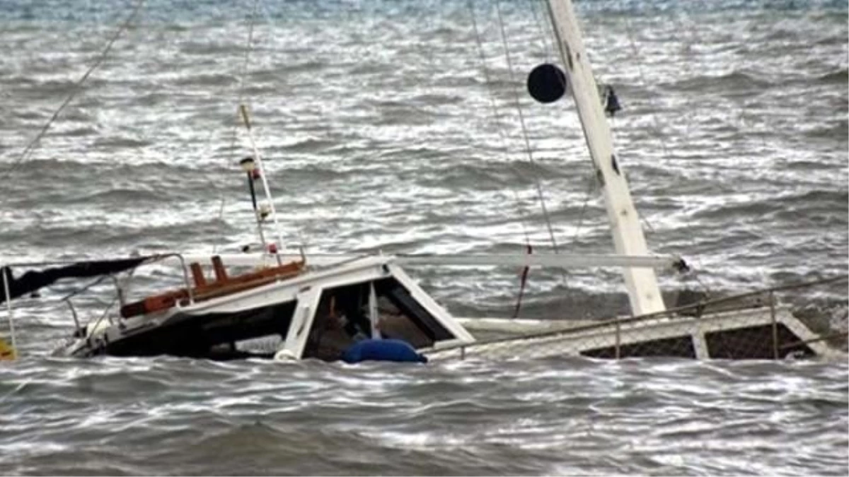 İzmir\'de Tekne Battı Bir Kayıp (2)