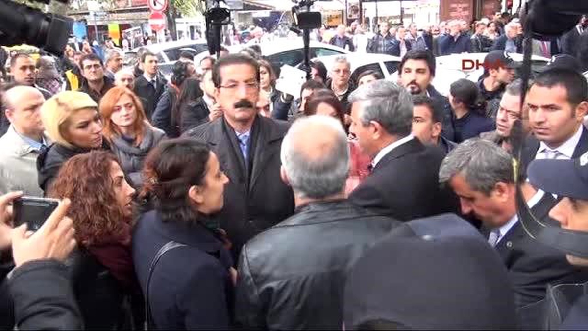 Meclis\'e Yürümek İsteyen Ttb Üyeleri ile Polis Arasında Arbede