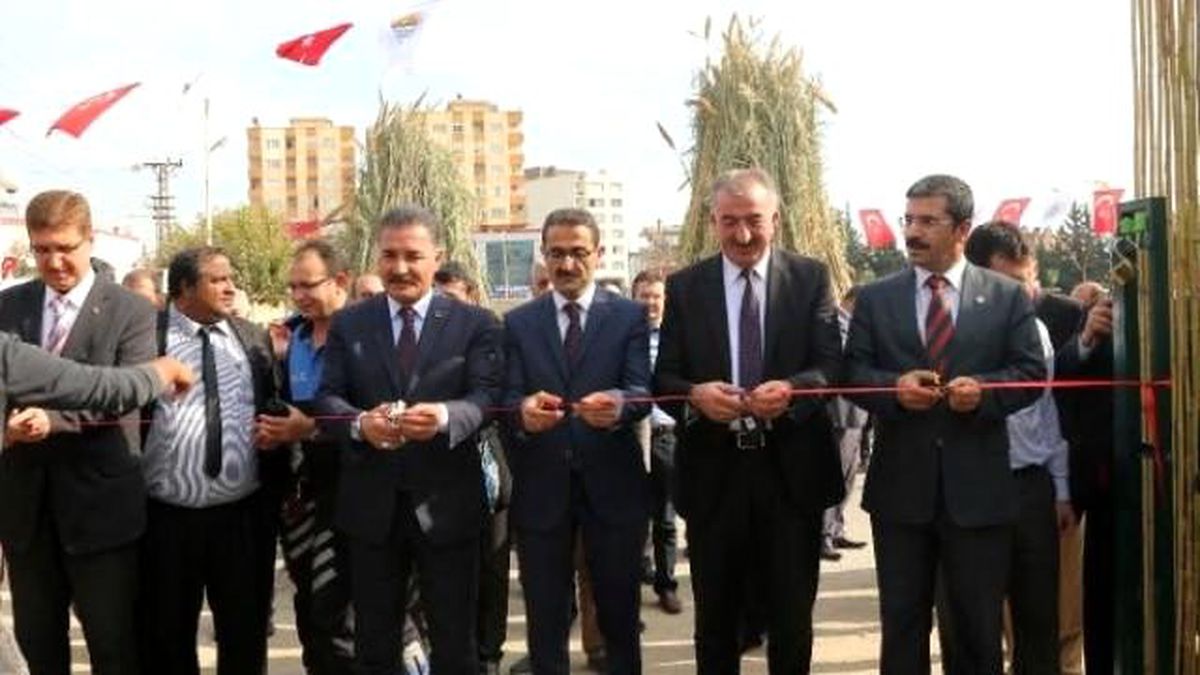 Mersin\'de Romanlar İçin Hasır Örme Atölyesi Açıldı