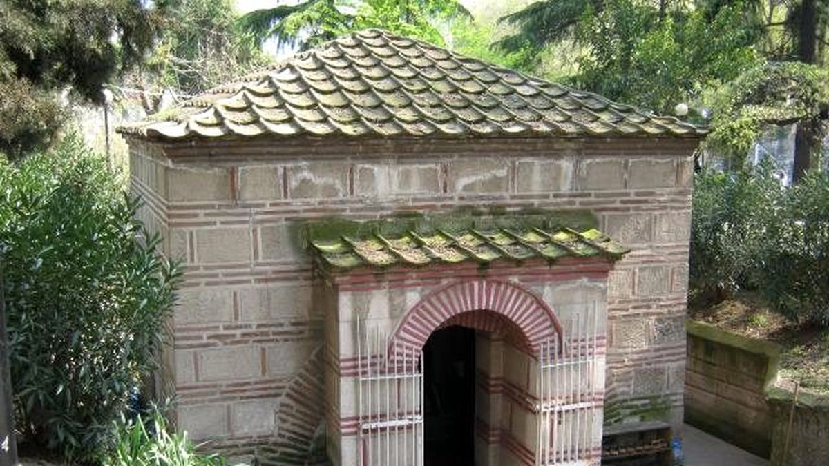 Okçu Baba Türbesi'ne Hatalı Çevre Düzenlemesi