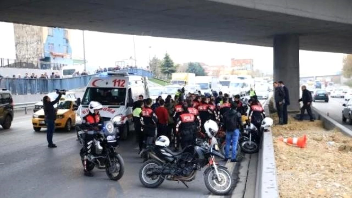 Şüpheli Araç" Motosikletli Polise Çarptı : 1 Polis Yaralı