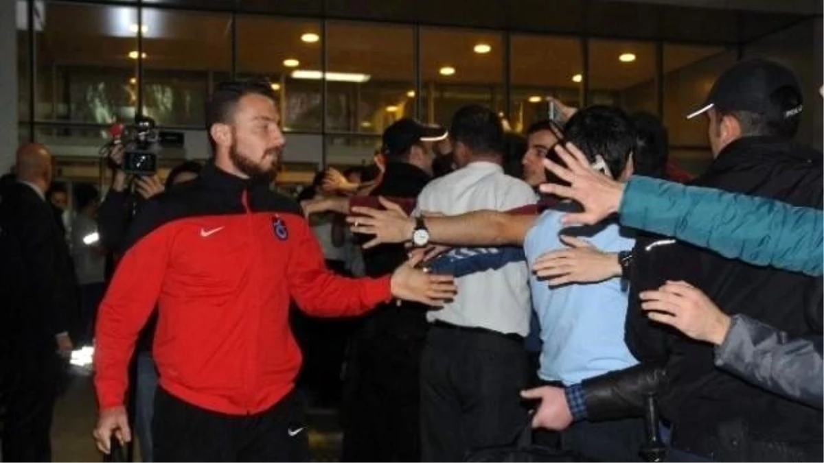 Trabzonspor, İstanbul\'da Coşkuyla Karşılandı
