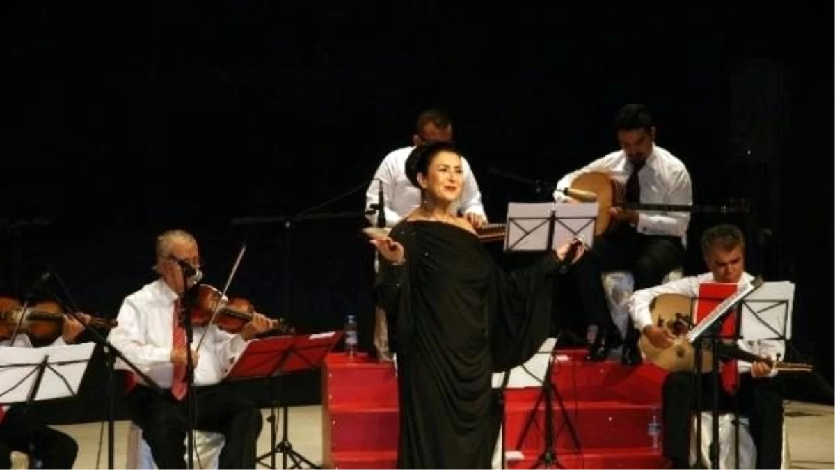 Türk Sanat Müziği\'nin Ünlü Sesi Melihat Gülses, Kilis\'te Konser Verdi