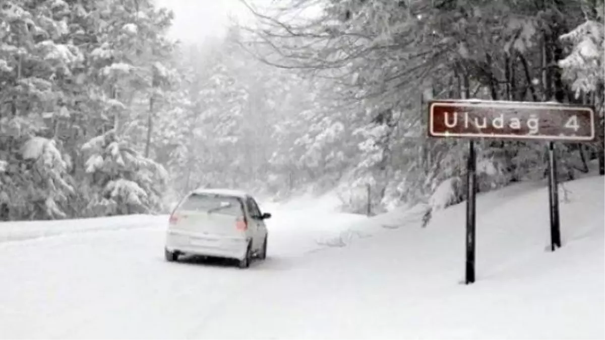 Uludağ\'a Sezonun İlk Karı Yağdı