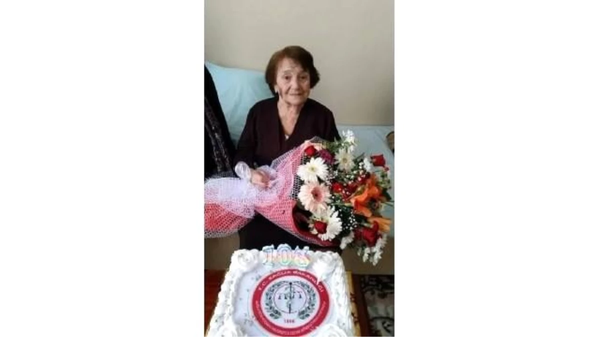 103 Yaşındaki Muzaffer Teyze\'ye Pastalı Doğum Günü Sürprizi