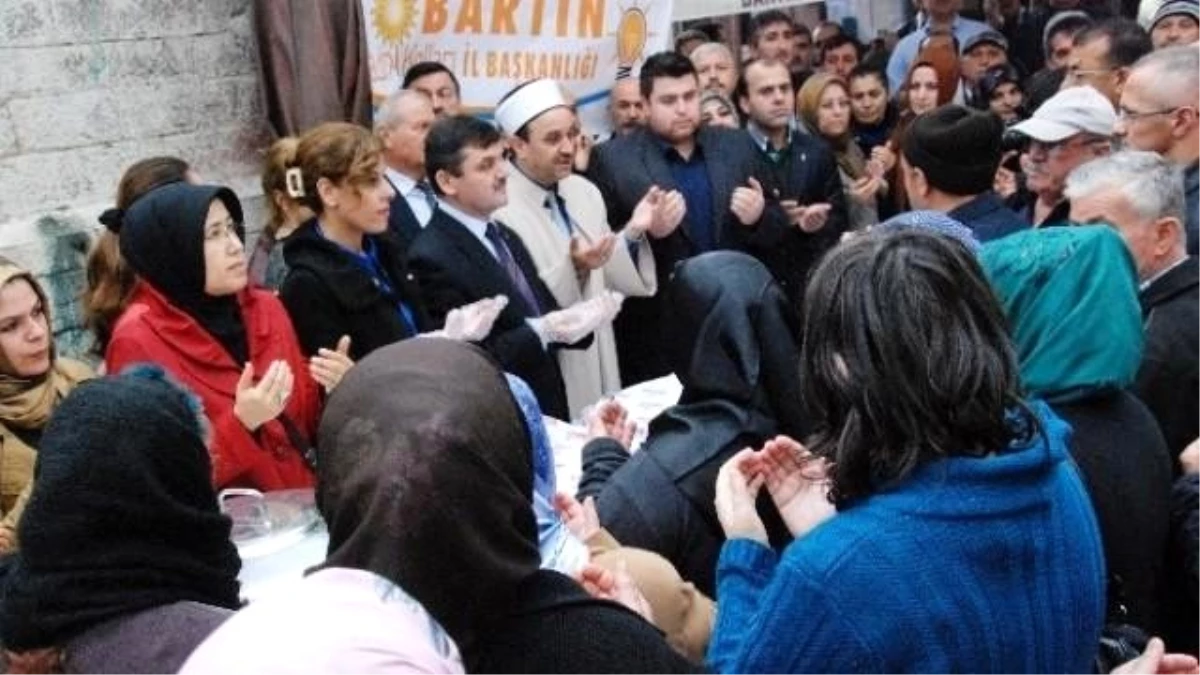 AK Parti Bartın Kadın Kolları, Aşure Dağıttı