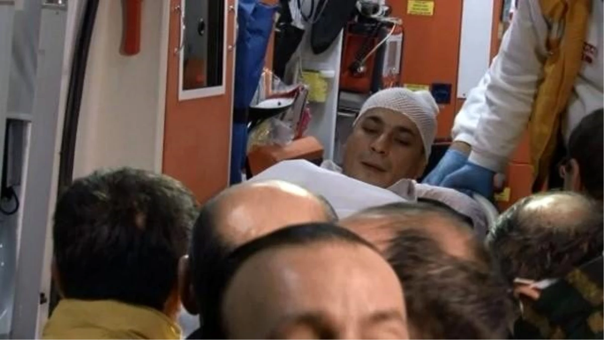 Başbakan Davutoğlu\'nun Konvoyunda Yaralanan Görevliler Hastaneye Getirildi