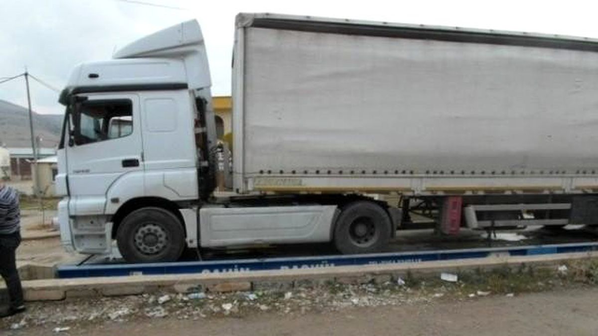 Bayburt\'da 17 Bin 760 Kilogram Kaçak Çay Ele Geçirildi