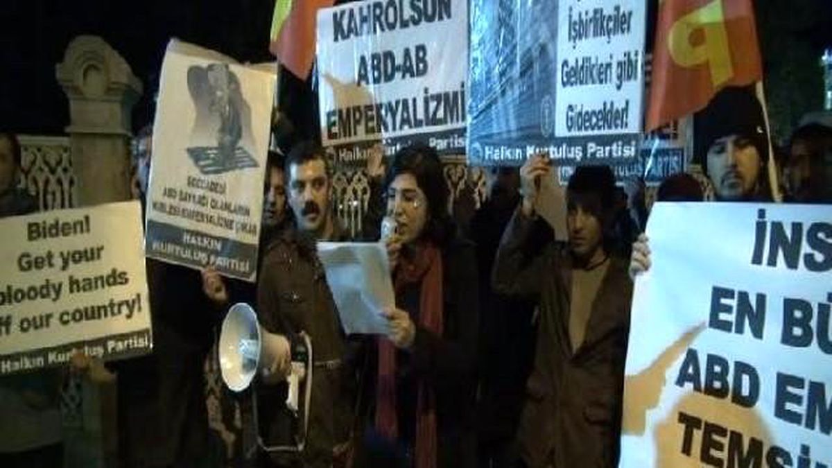 Dolmabahçe\'de Biden Protestosu