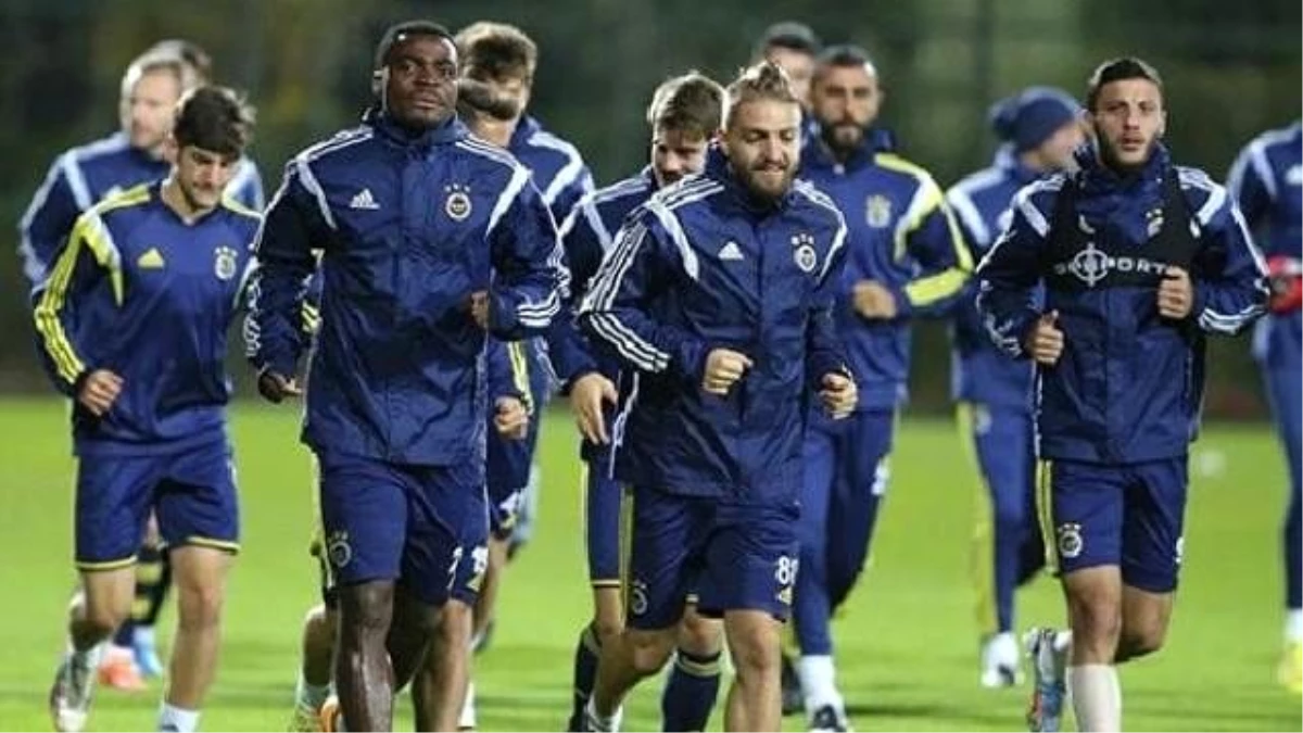 Fenerbahçe\'de Sow ile Emenike İdmana Katıldı