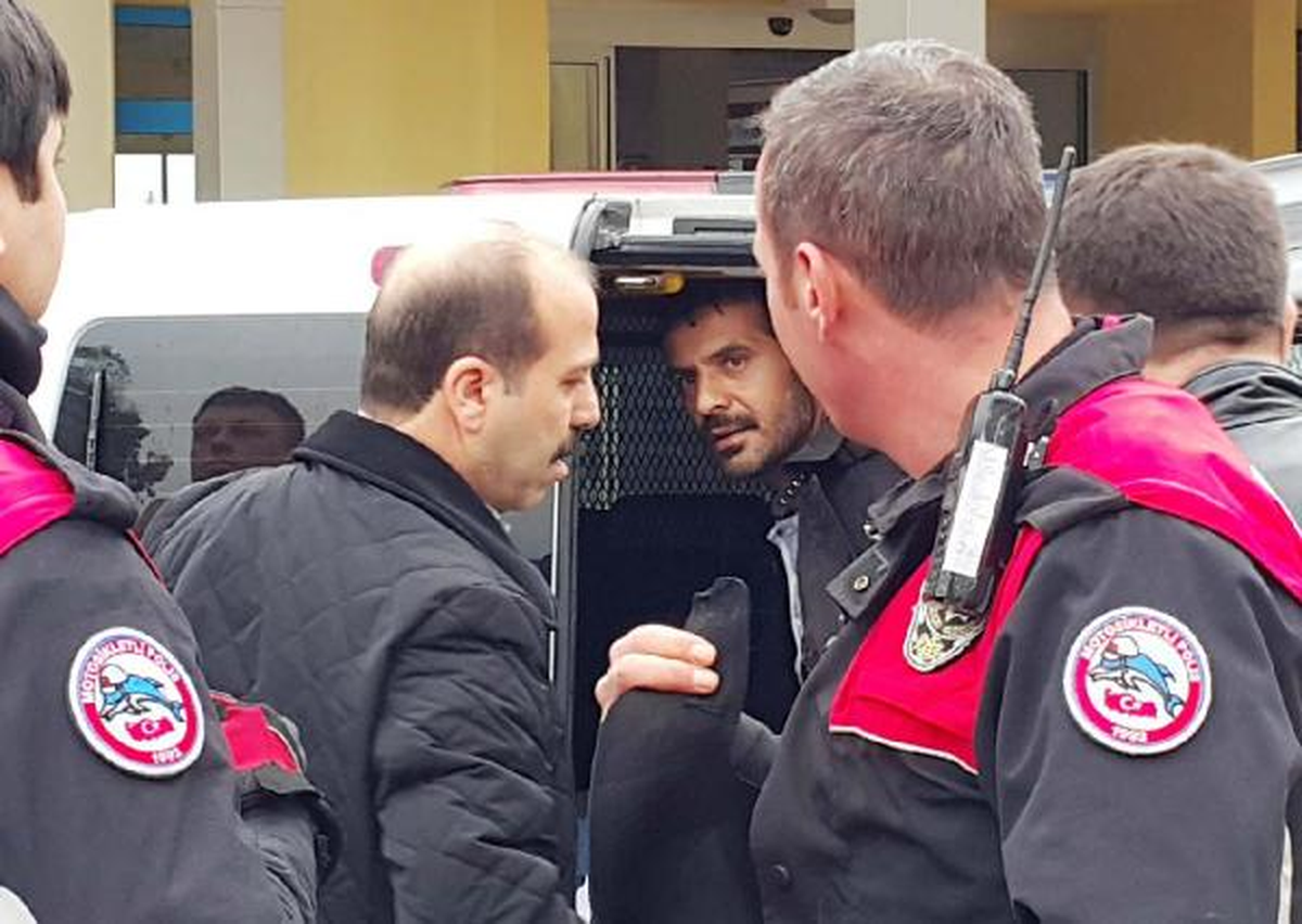 Valizini X-Ray\'dan Geçirmeyip Direnince Gözaltına Alındı