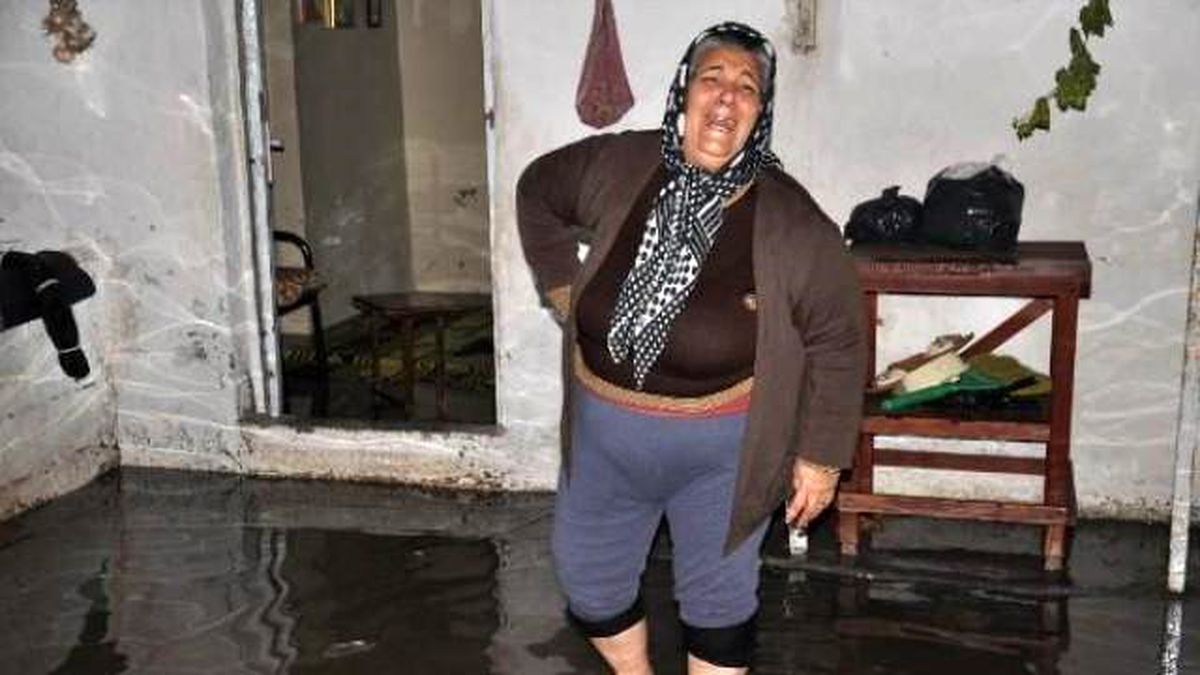 Hatay\'da Sağanak Yağmur Sele Neden Oldu