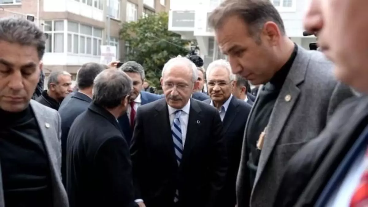 Kılıçdaroğlu\'ndan Gezmiş Ailesine Taziye Ziyareti