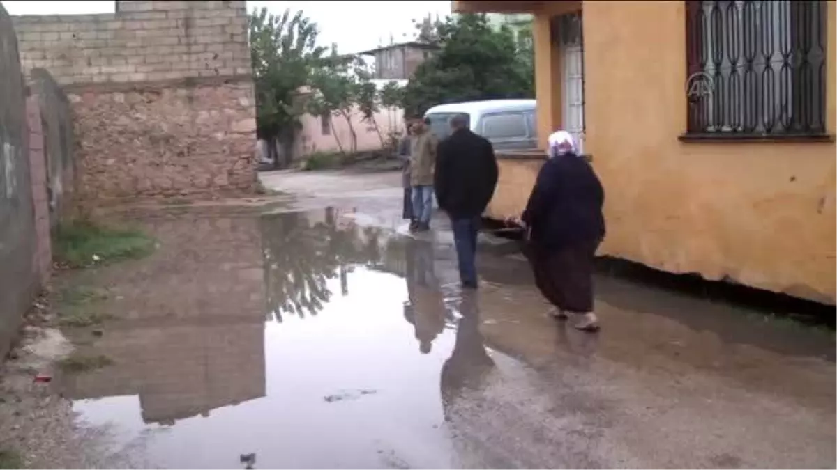 Hatay\'da Mahalleye Yıldırım Düştü