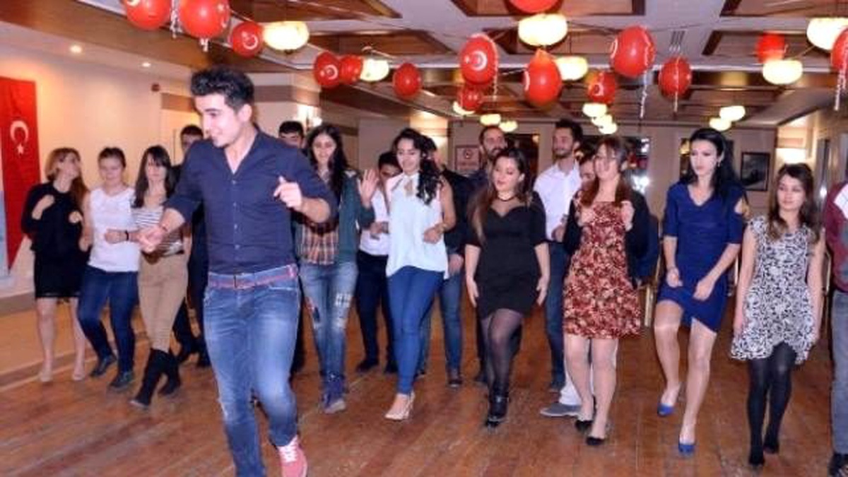 Yabancı Gençler İçin Türk Gecesi