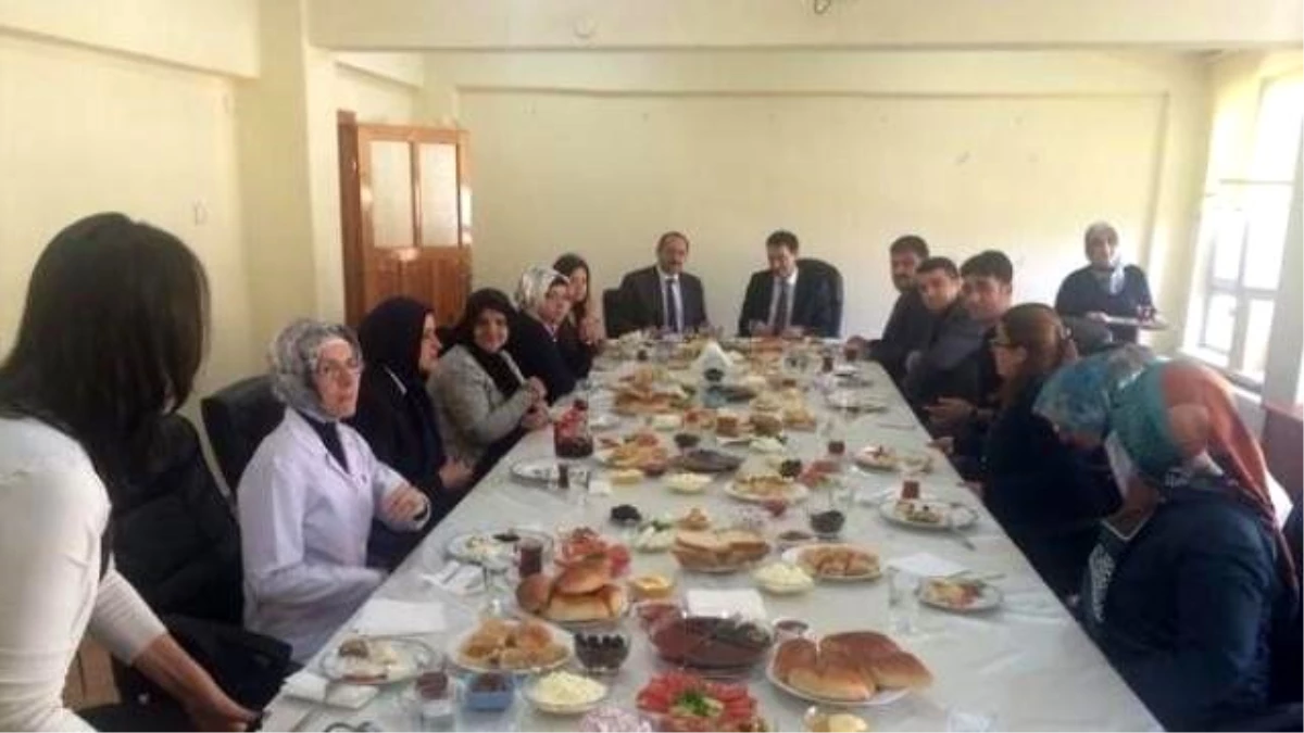 Bitlis\'in Hizan İlçesi Kaymakamı Küre\'ye Heyet Gönderdi