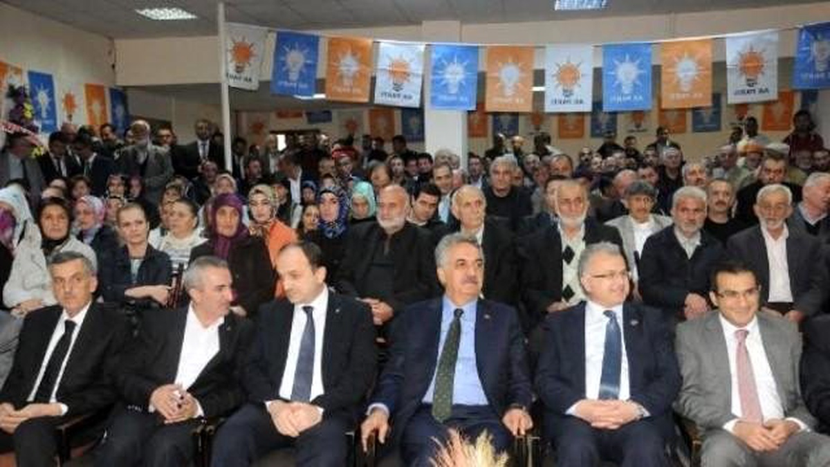 Eski Bakan Yazıcı\'nın Sözleri Kongreyi Karıştırdı