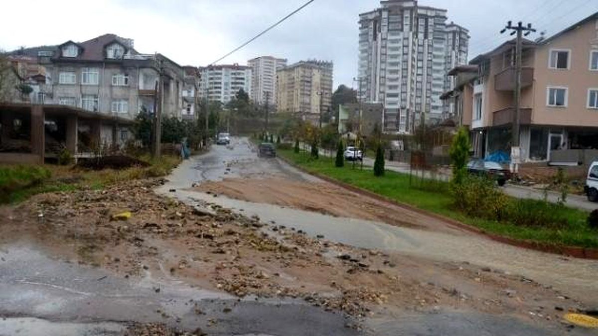 Fatsa'da Sel Hayatı Felç Etti