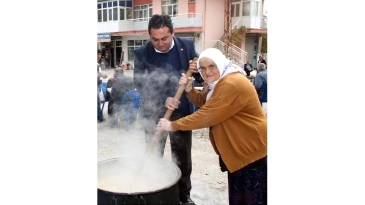 İbradı Belediyesi Mahallelerde Aşure Dağıttı