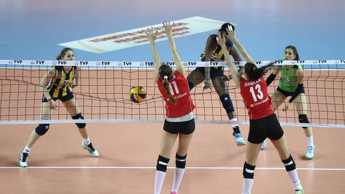 Kadınlar Voleybol Ligi: Vakıfbank 3-1 Fenerbahçe