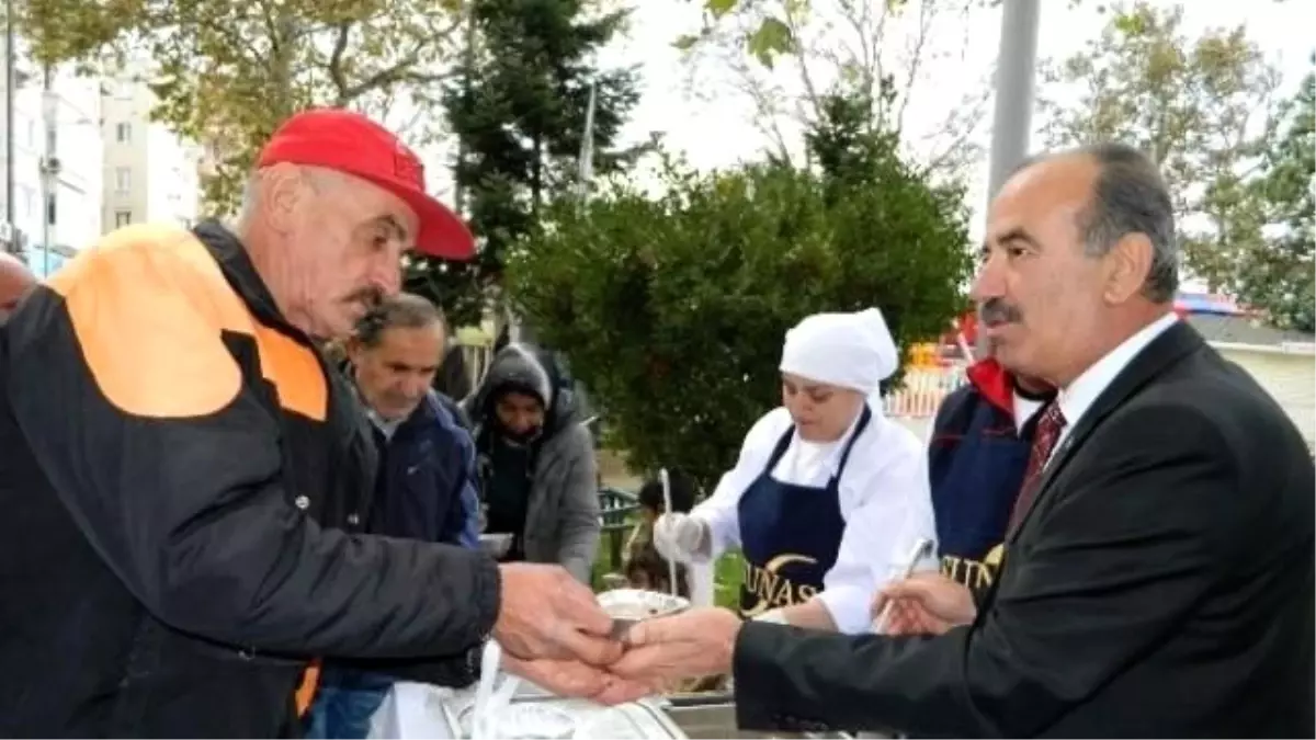 Mudanya Belediyesi 5 Bin Kişiye Aşure Dağıttı