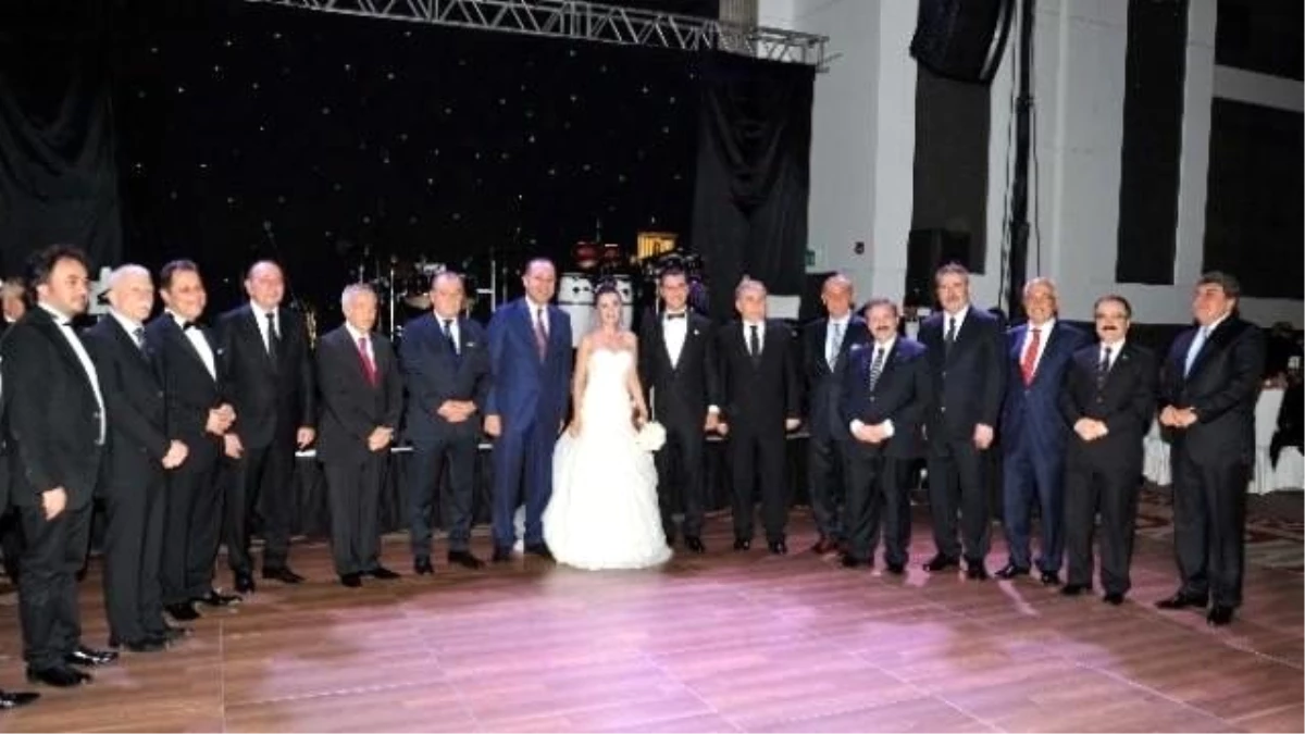5 Adana Valisini Buluşturan Düğün