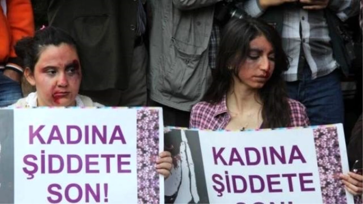 Adana\'da Kadın Cinayetleri Protesto Edildi