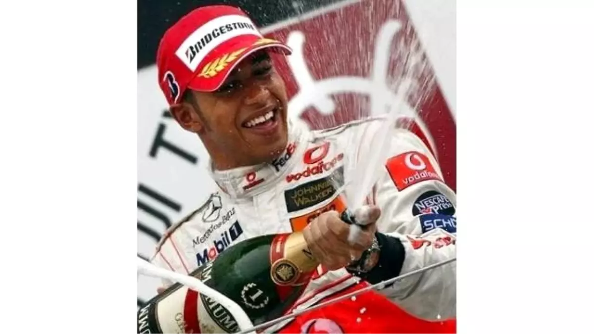 Formula 1\'de Şampiyon Lewis Hamilton