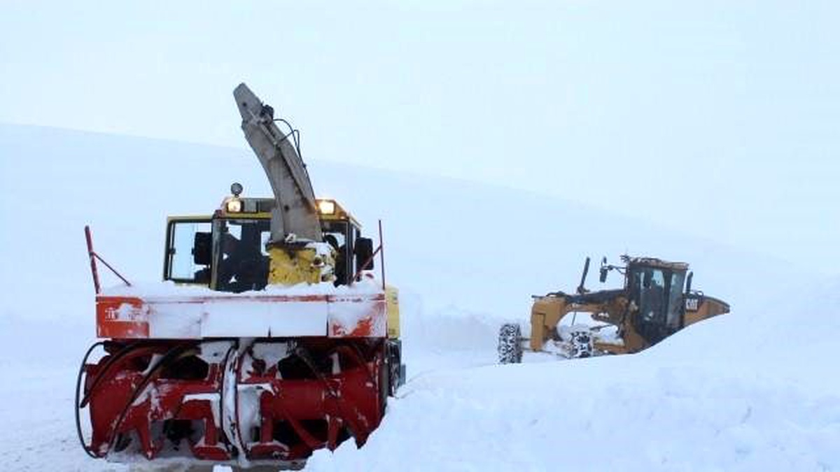 Hakkari\'de 10 Köy 15 Mezra Yolu Ulaşıma Kapandı