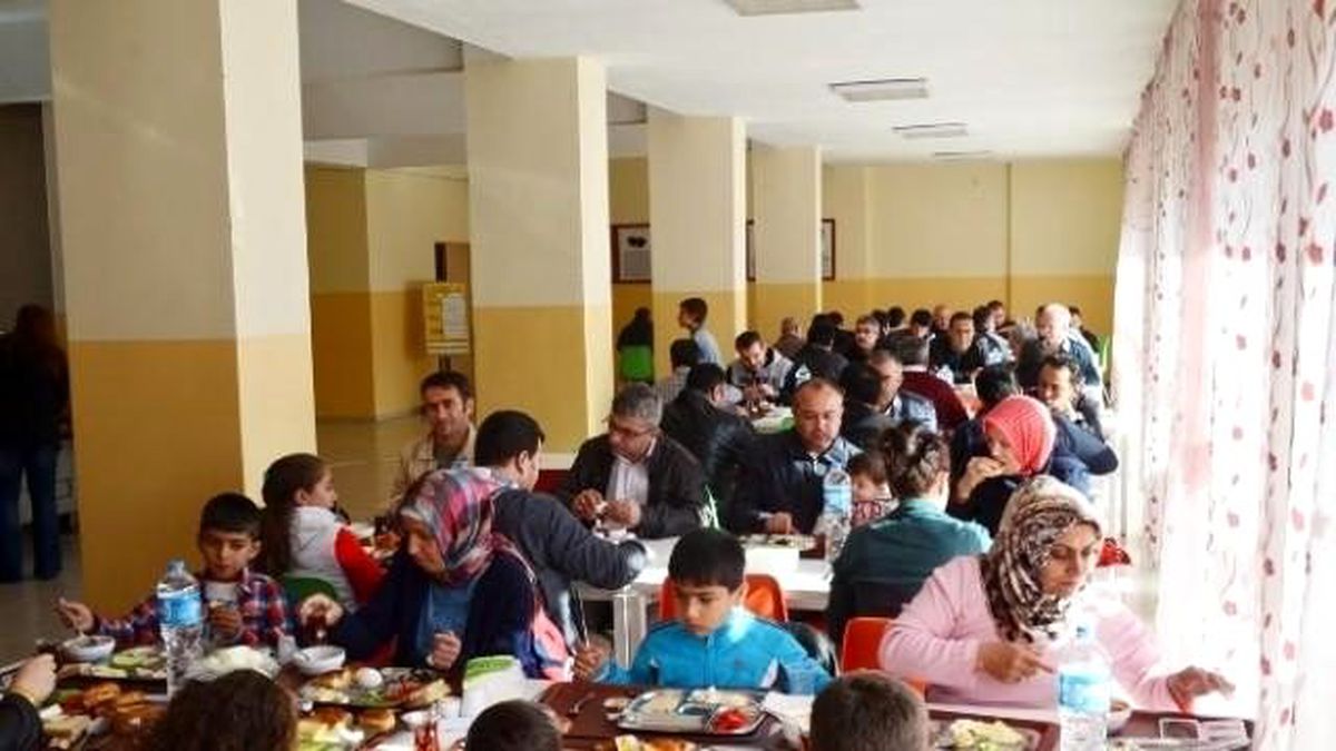 Eğitim-Bir-Sen Üyeleri Kahvaltıda Buluştu