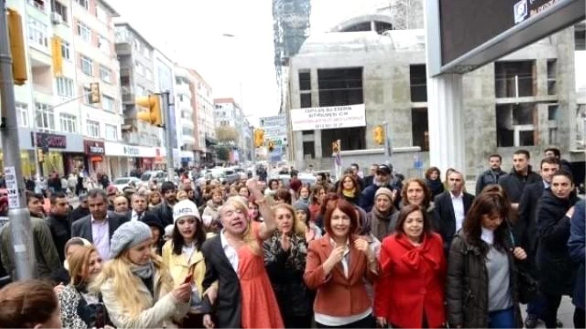 İlyas Salman, Tek Bedende İki Cinsi Yansıttı!