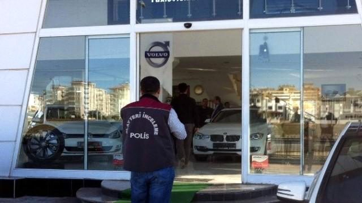 İş Yerinden 350 Gram Altın Bilezik ve 18 Bin TL Para Çalındı