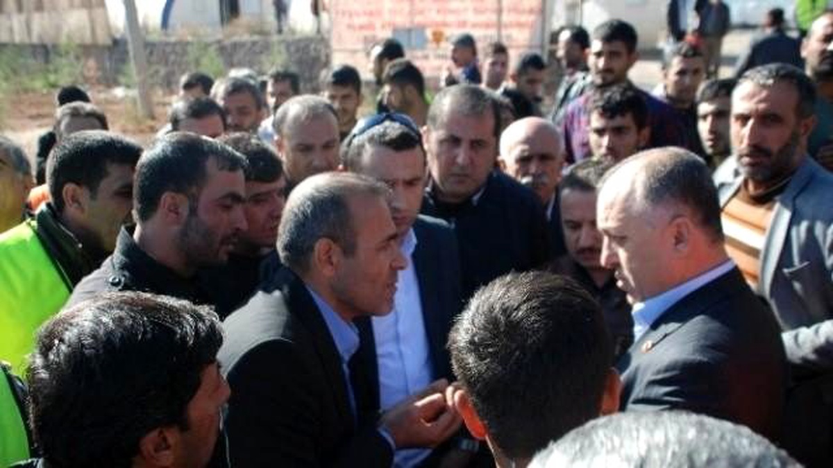 İşçiler Yine Yolu Kapatınca Polis Müdahale Etti
