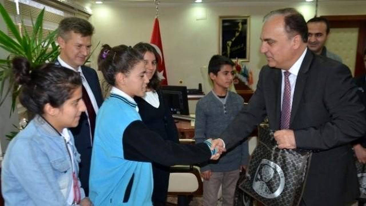 Polis, Arıcak ve Alacakaya\'dan Gelen Öğrencilere Tarihi Yerleri Gezdirdi