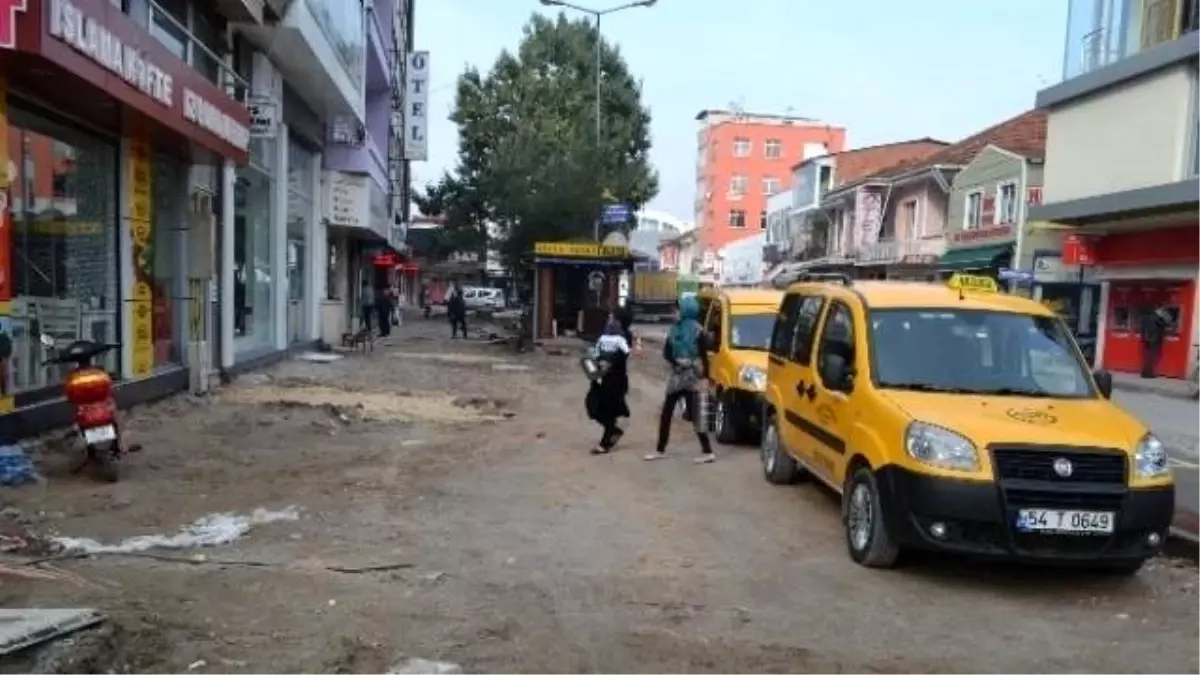 Taksici Esnafı Düzenlemeyi Beğenmedi